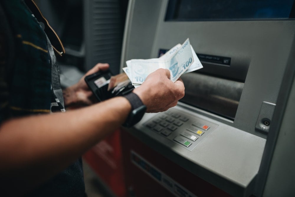 ATM’ye para yatırma limitleri güncellendi: Banka banka yeni sınırlar belli oldu ATM’ye para yatırma limitleri güncellendi: Banka banka yeni sınırlar belli oldu