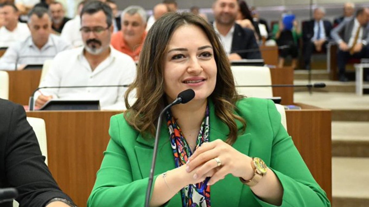 Babasını belediye şirketinden, eşini ise zabıtadan istifa ettirdi Babasını belediye şirketinden, eşini ise zabıtadan istifa ettirdi