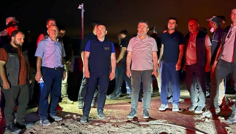 Bakan Yumaklı: 54 yangından 51’i kontrol altında Bakan Yumaklı: 54 yangından 51’i kontrol altında