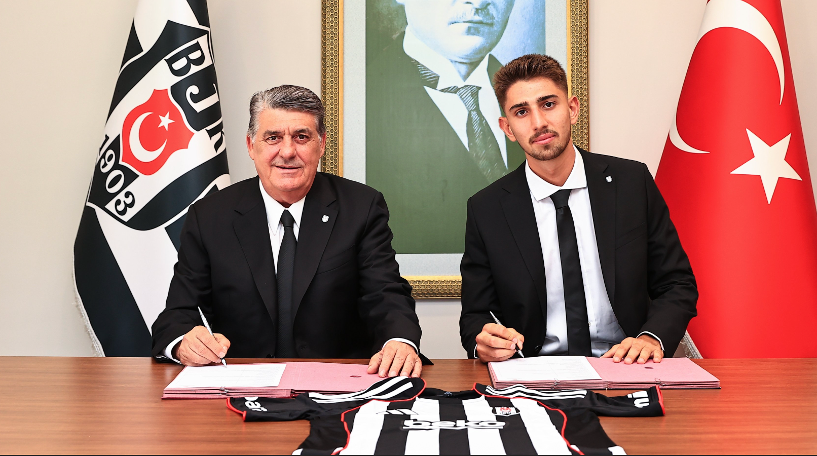 Beşiktaş, Demir Ege Tıknaz’la uzattı Beşiktaş, Demir Ege Tıknaz’la uzattı