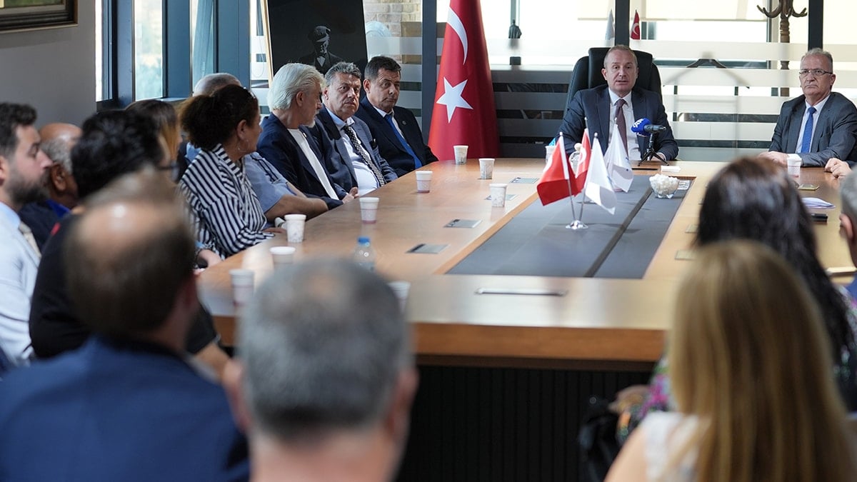 Bir parti daha siyaset dünyasına veda ediyor Bir parti daha siyaset dünyasına veda ediyor