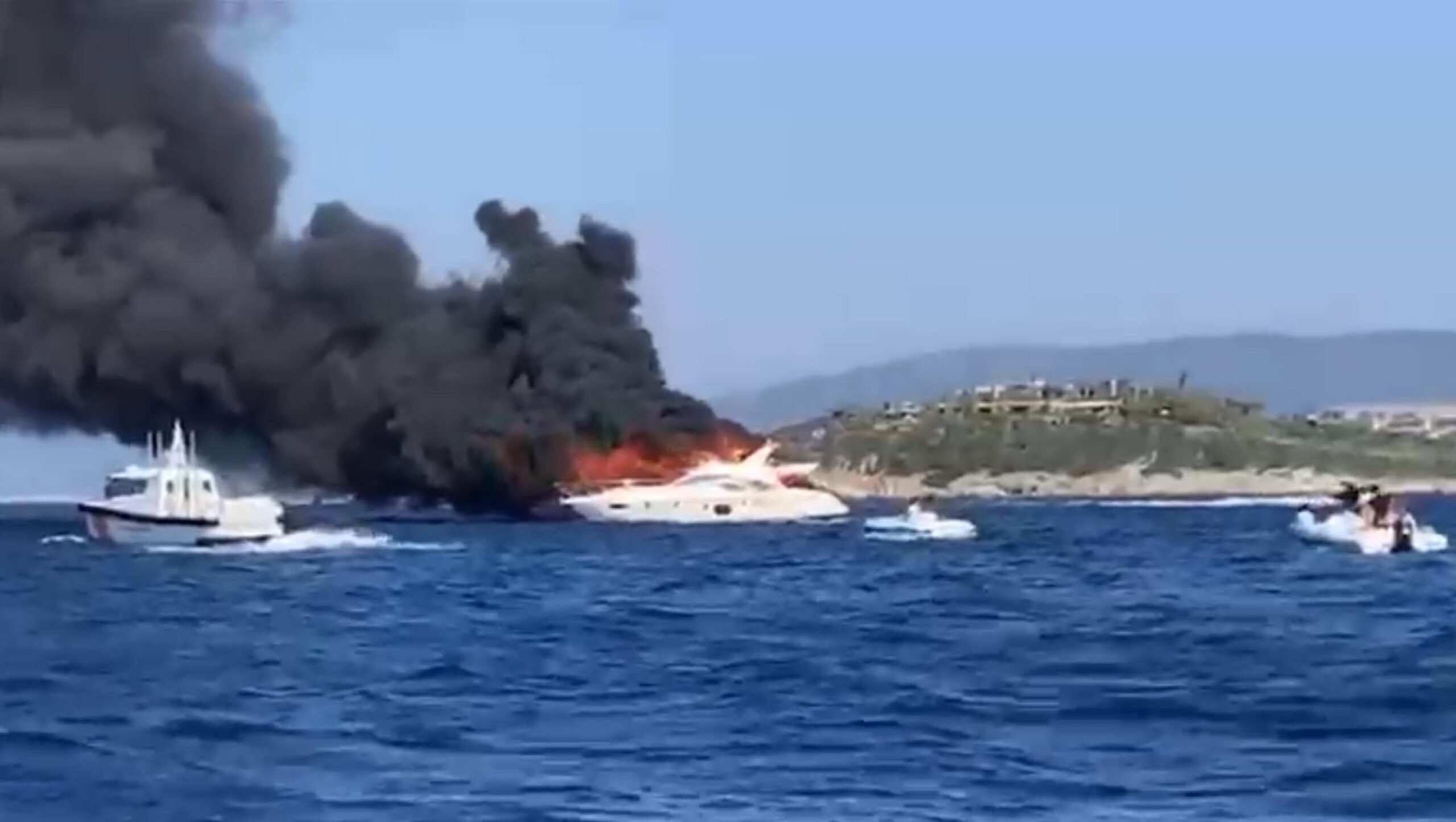 Bodrum’da küle dönen lüks yatın sahibi ünlü iş insanı çıktı Bodrum’da küle dönen lüks yatın sahibi ünlü iş insanı çıktı
