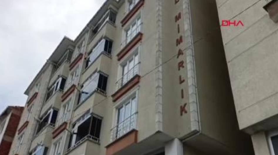 Boşanma aşamasındaki eşini boğazından bıçakladı Boşanma aşamasındaki eşini boğazından bıçakladı