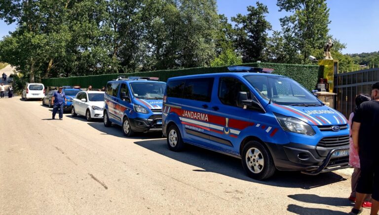 Boşanma aşamasındaki kadın, evinde silahla vurulmuş halde bulundu Boşanma aşamasındaki kadın, evinde silahla vurulmuş halde bulundu