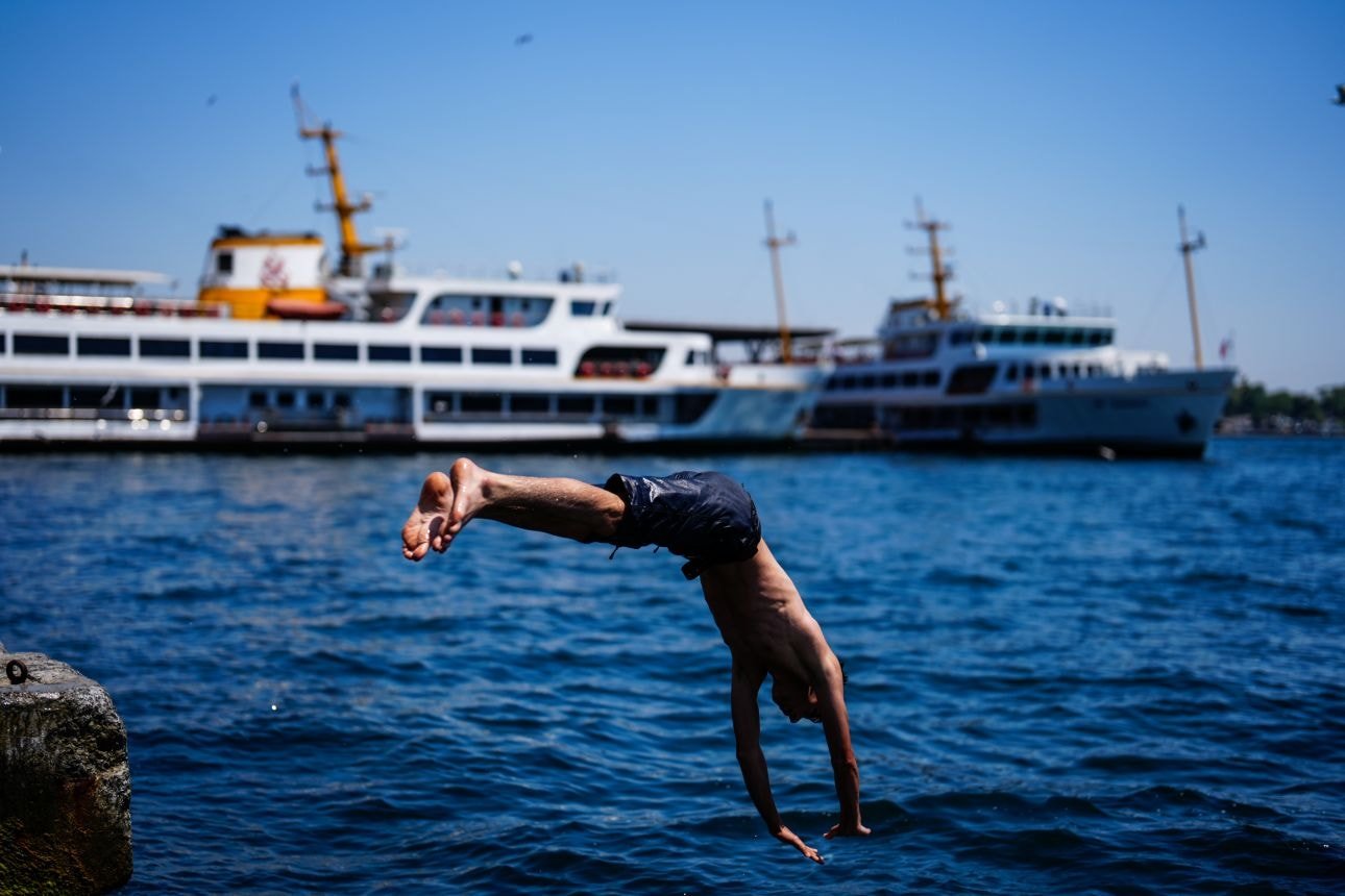 Bu sıcak İstanbullulara çılgınlık yaptırdı Bu sıcak İstanbullulara çılgınlık yaptırdı