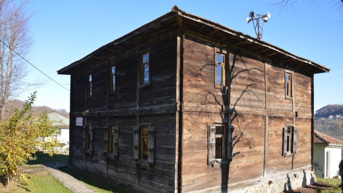 Cami çalındı kavgası büyüyor Cami çalındı kavgası büyüyor
