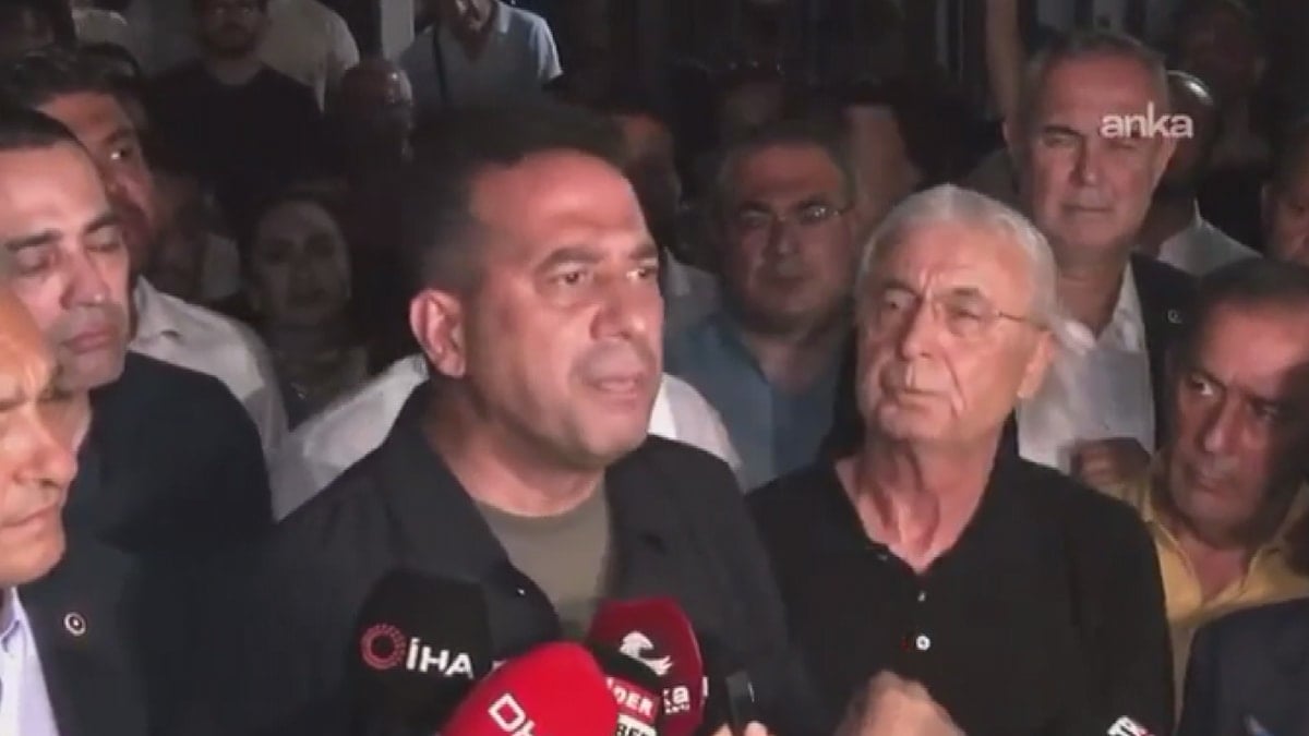 CHP’li Ali Mahir Başarır adliye önünde çileden çıktı: ‘Çekin elinizi belediyelerimizin üstünden’ CHP’li Ali Mahir Başarır adliye önünde çileden çıktı: ‘Çekin elinizi belediyelerimizin üstünden’