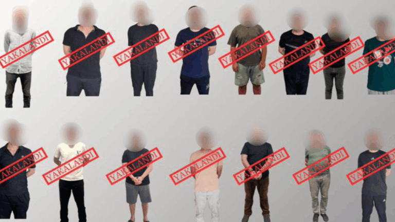 Çifte standardın fotoğrafı: İBB sanıkları şov yaparak, kırmızı bültenliler gizli gizli tutuklandı Çifte standardın fotoğrafı: İBB sanıkları şov yaparak, kırmızı bültenliler gizli gizli tutuklandı