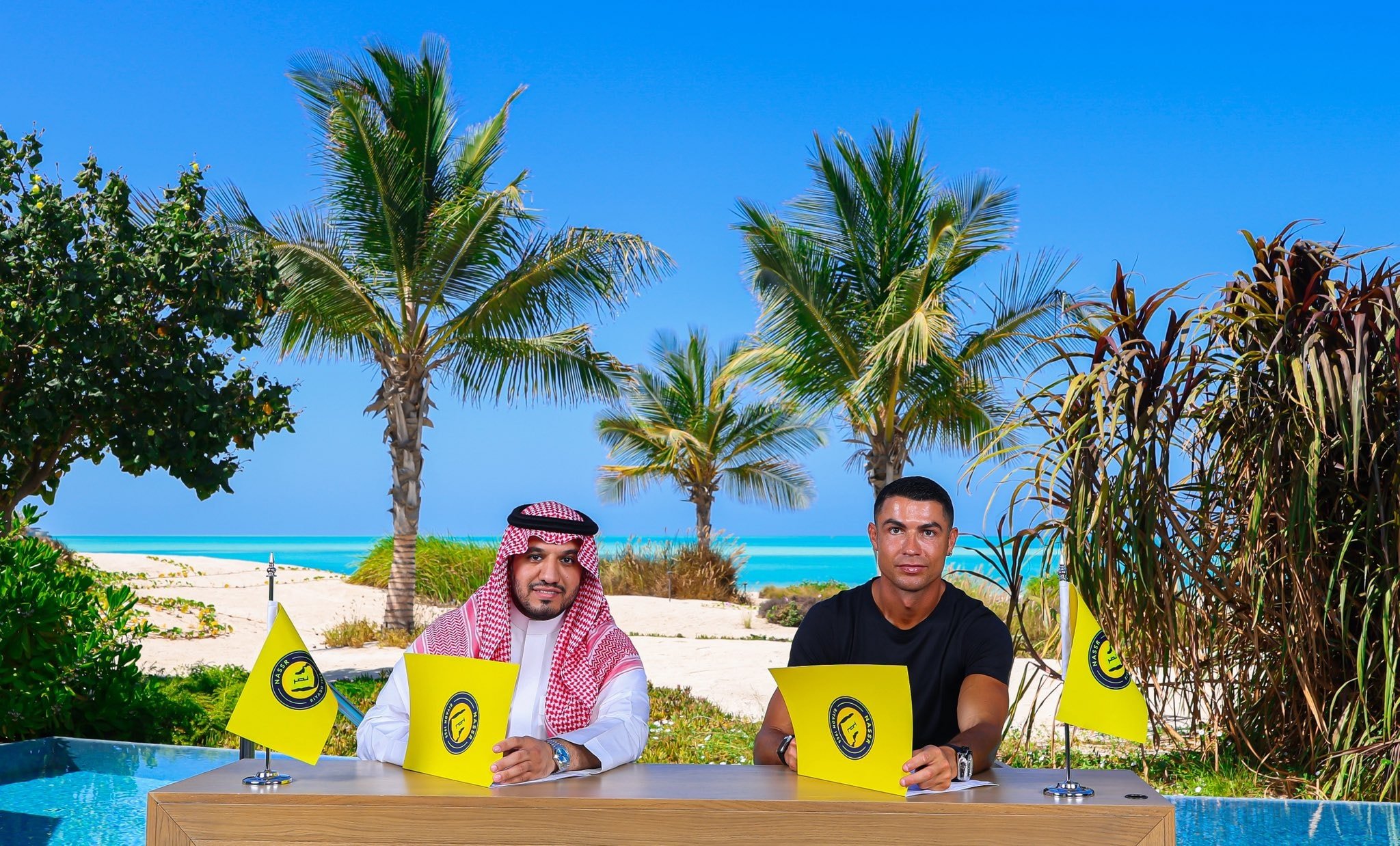 Cristiano Ronaldo Al Nassr ile resmen imzaladı Cristiano Ronaldo Al Nassr ile resmen imzaladı