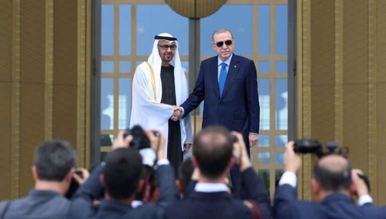 Cumhurbaşkanı Erdoğan, BAE lideri El Nahyan ile bir araya geldi: 7 anlaşma imzalandı Cumhurbaşkanı Erdoğan, BAE lideri El Nahyan ile bir araya geldi: 7 anlaşma imzalandı