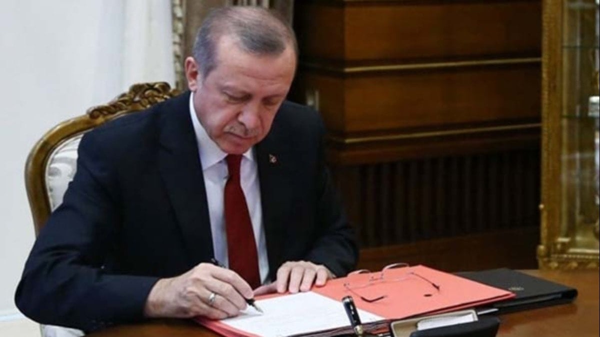 Cumhurbaşkanı Erdoğan imzaladı: Bazı isimler görevden alındı Cumhurbaşkanı Erdoğan imzaladı: Bazı isimler görevden alındı
