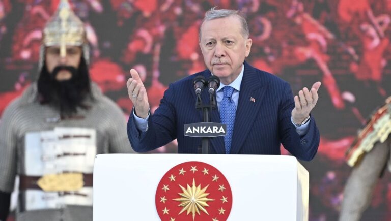 Cumhurbaşkanı Erdoğan: Kahramanlarımızın hakkını ödeyemeyiz Cumhurbaşkanı Erdoğan: Kahramanlarımızın hakkını ödeyemeyiz