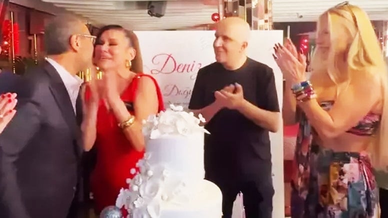 Deniz Seki yeni yaşını beş yıllık iş insanı sevgilisiyle kutladı Deniz Seki yeni yaşını beş yıllık iş insanı sevgilisiyle kutladı