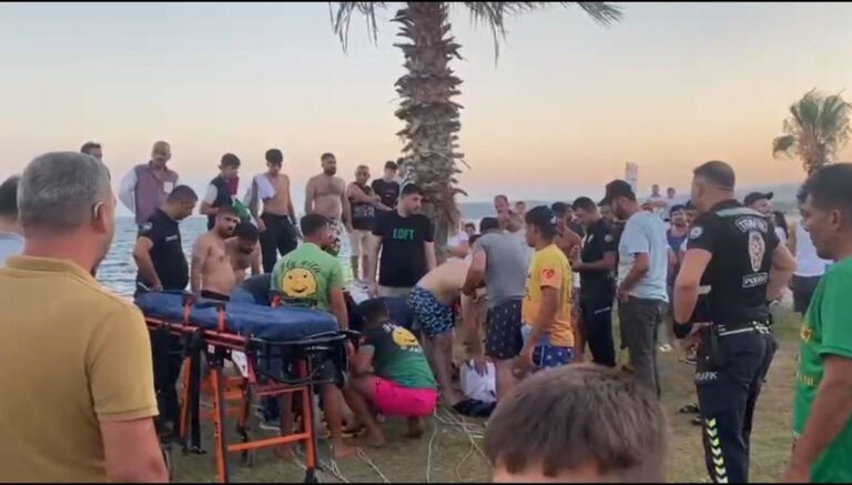 Denizde paraşüt kazası: Direğe çarpıp düştü Denizde paraşüt kazası: Direğe çarpıp düştü