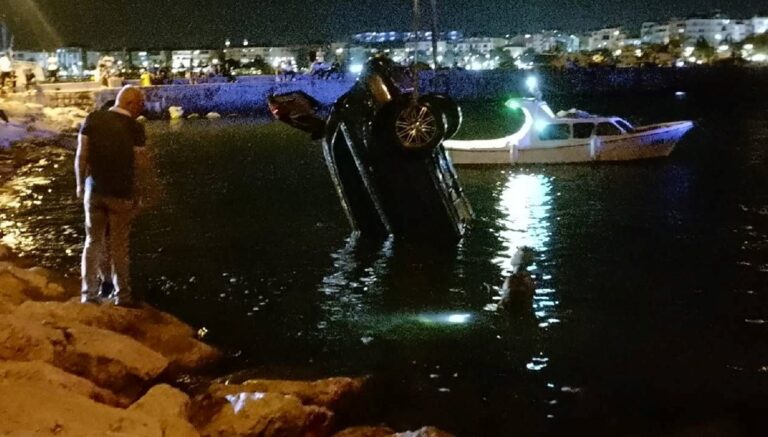 Denize uçan araçtan yüzerek çıktı Denize uçan araçtan yüzerek çıktı