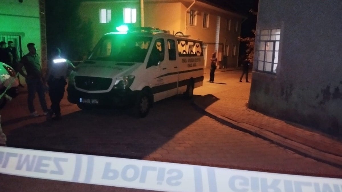 Denizli’de dehşet! Sevgilisini katledip canına kıydı Denizli’de dehşet! Sevgilisini katledip canına kıydı