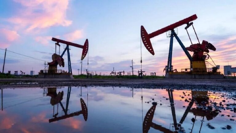 Dünyada en çok petrol üreten ülke açıklandı: Ne Suudi Arabistan ne de İran, Zirvedeki ülke hepsini solladı Dünyada en çok petrol üreten ülke açıklandı: Ne Suudi Arabistan ne de İran, Zirvedeki ülke hepsini solladı