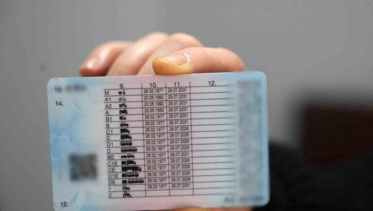 Ehliyet yenileme uzatılacak mı? Eski tip sürücü belgesi değiştirme randevusu nasıl alınır? (Ehiyet yenileme ücreti) Ehliyet yenileme uzatılacak mı? Eski tip sürücü belgesi değiştirme randevusu nasıl alınır? (Ehiyet yenileme ücreti)