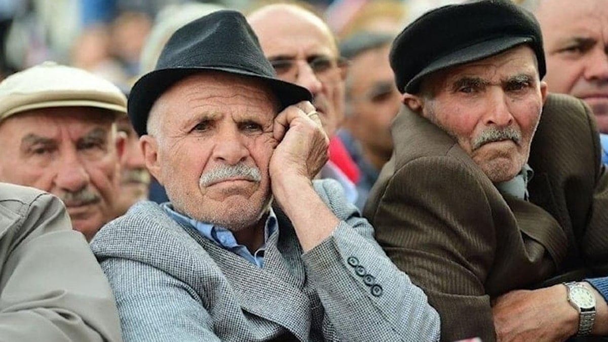 Emekli aylıkları için flaş çağrı! “Yeni kanun şart” Emekli aylıkları için flaş çağrı! “Yeni kanun şart”