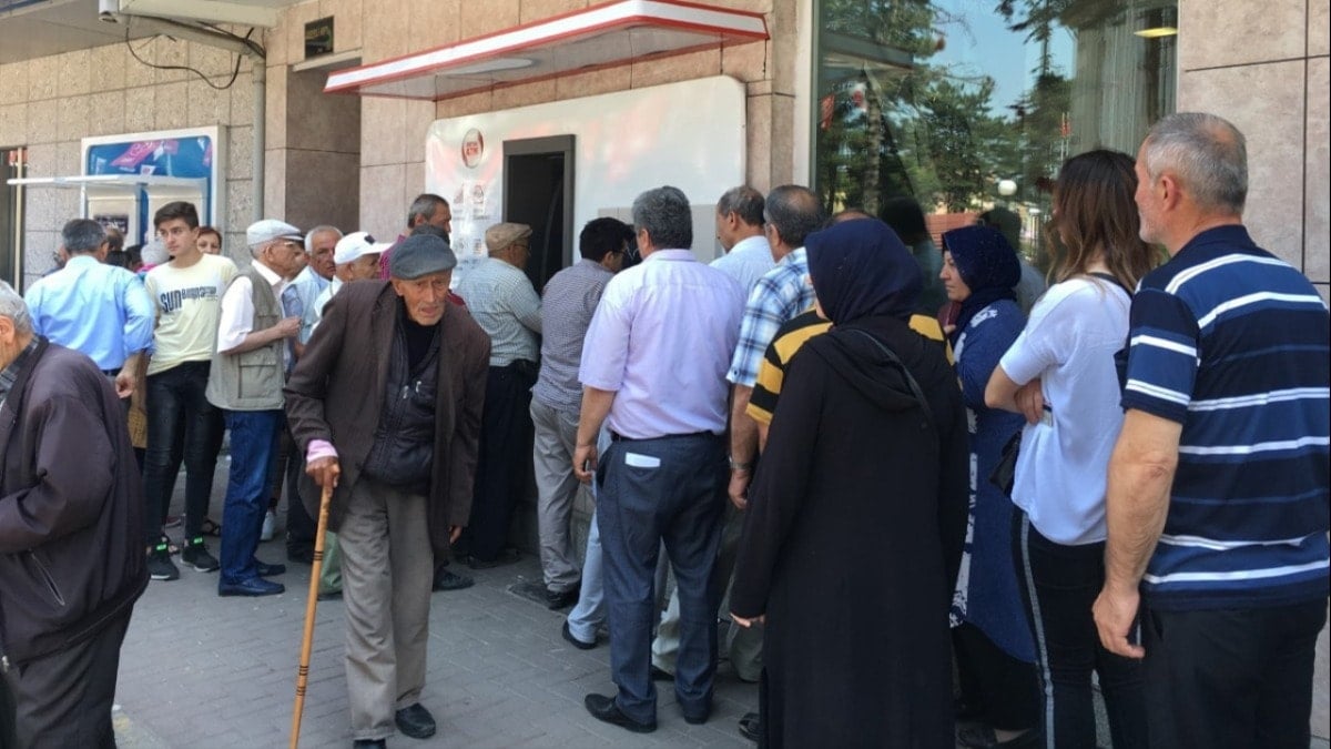 Emekli krediye mahkum oldu Emekli krediye mahkum oldu