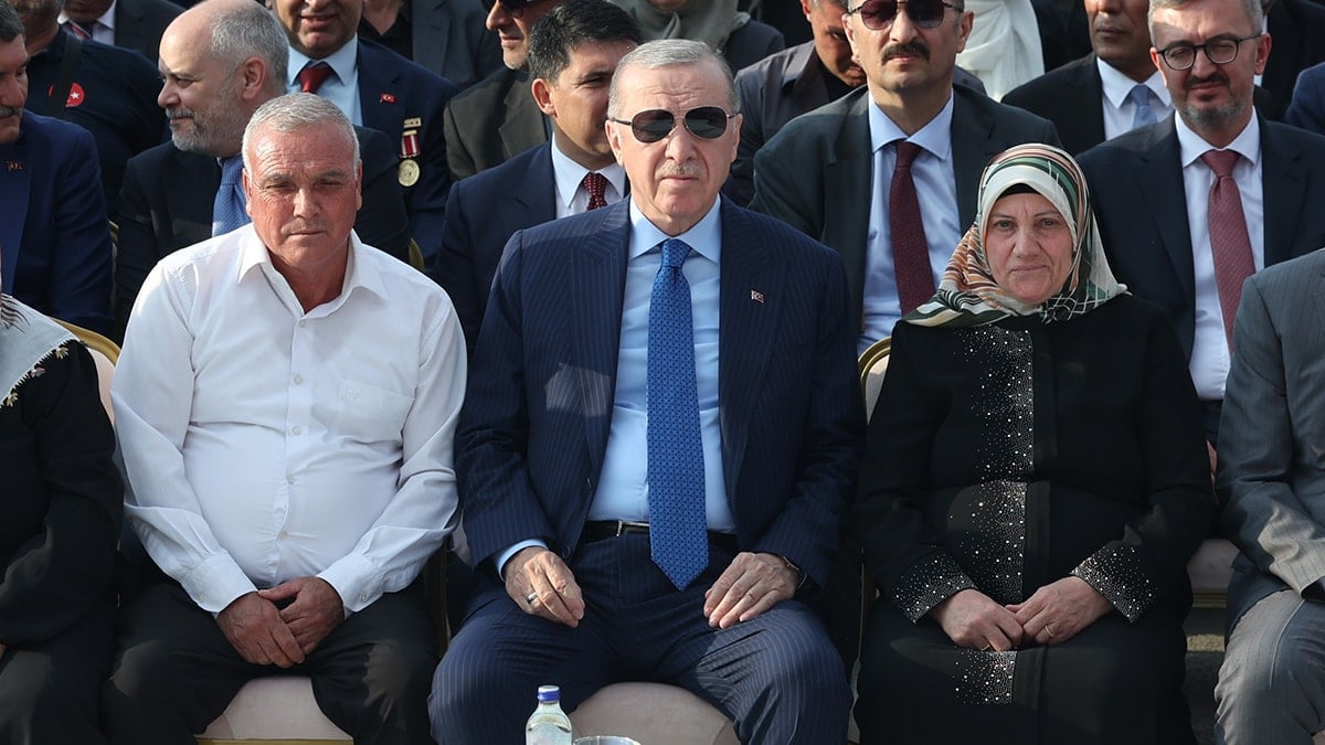 Erdoğan: Ruhunu 1 dolara satan alçaklar bedelini ödeyecek Erdoğan: Ruhunu 1 dolara satan alçaklar bedelini ödeyecek