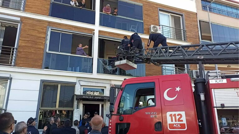 Eşi ve 2 çocuğunun öldüğü yangında tutuklanmıştı: İtfaiye eri cezaevinde intihar etti Eşi ve 2 çocuğunun öldüğü yangında tutuklanmıştı: İtfaiye eri cezaevinde intihar etti