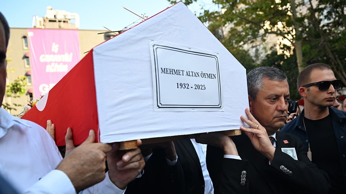 Eski CHP Genel Başkanı Altan Öymen son yolculuğuna uğurlandı Eski CHP Genel Başkanı Altan Öymen son yolculuğuna uğurlandı