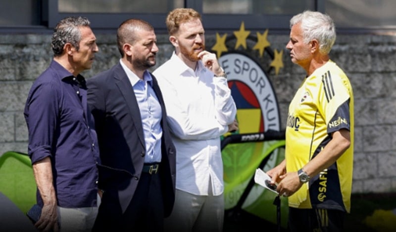Fenerbahçe’de transfer çılgınlığı! 3 ülkede 6 isimle görüşme… Fenerbahçe’de transfer çılgınlığı! 3 ülkede 6 isimle görüşme…