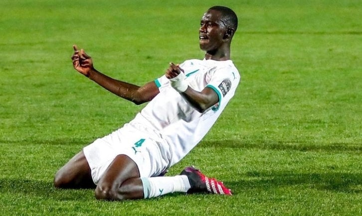 Fenerbahçe’den Senegalli oyuncuya 5 yıllık imza Fenerbahçe’den Senegalli oyuncuya 5 yıllık imza