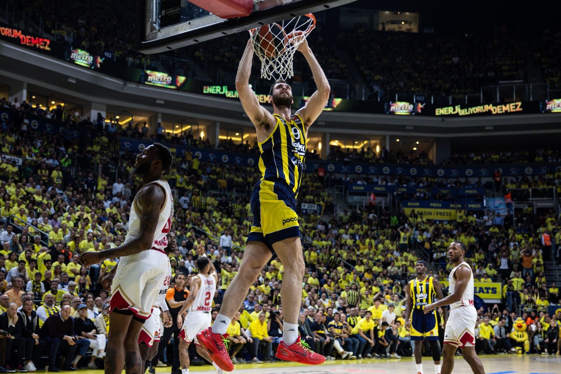 Fenerbahçe’nin eski yıldızı Anadolu Efes’te Fenerbahçe’nin eski yıldızı Anadolu Efes’te