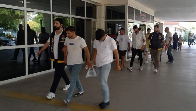 FETÖ yalanıyla milyonluk vurgun: 5 kişi tutuklandı FETÖ yalanıyla milyonluk vurgun: 5 kişi tutuklandı
