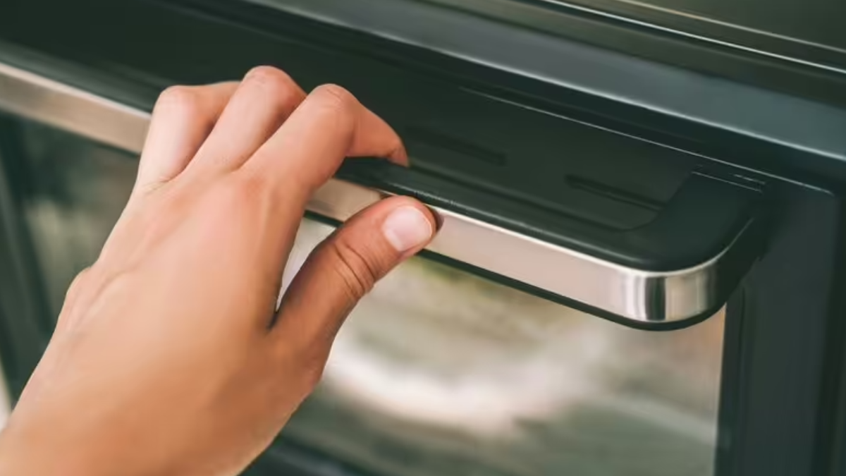 Fırınlardaki gizli düğme inatçı yağları sökmek içinmiş: Herkes habersiz Fırınlardaki gizli düğme inatçı yağları sökmek içinmiş: Herkes habersiz