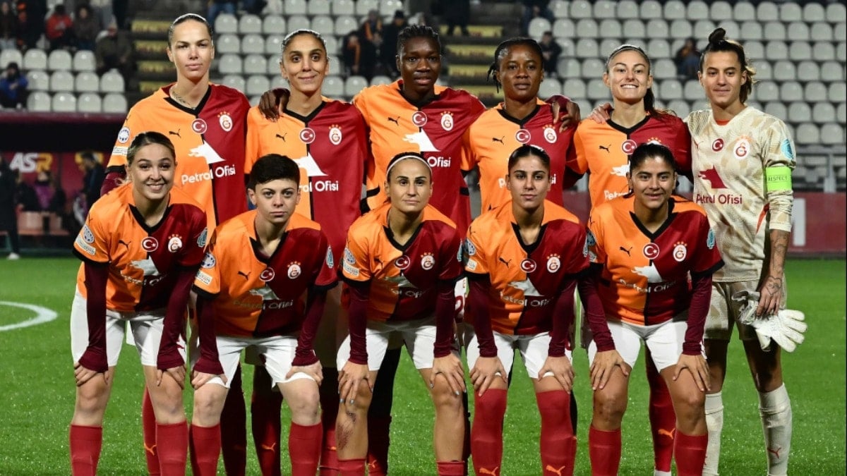 Galatasaray Kadın Futbol Takımı’nda 18 oyuncuyla yollar ayrıldı Galatasaray Kadın Futbol Takımı’nda 18 oyuncuyla yollar ayrıldı