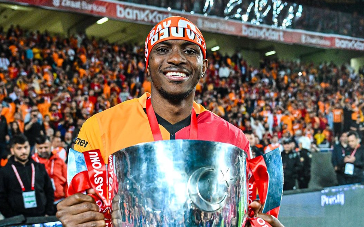Galatasaray Osimhen’i bitirmek için yola çıktı Galatasaray Osimhen’i bitirmek için yola çıktı