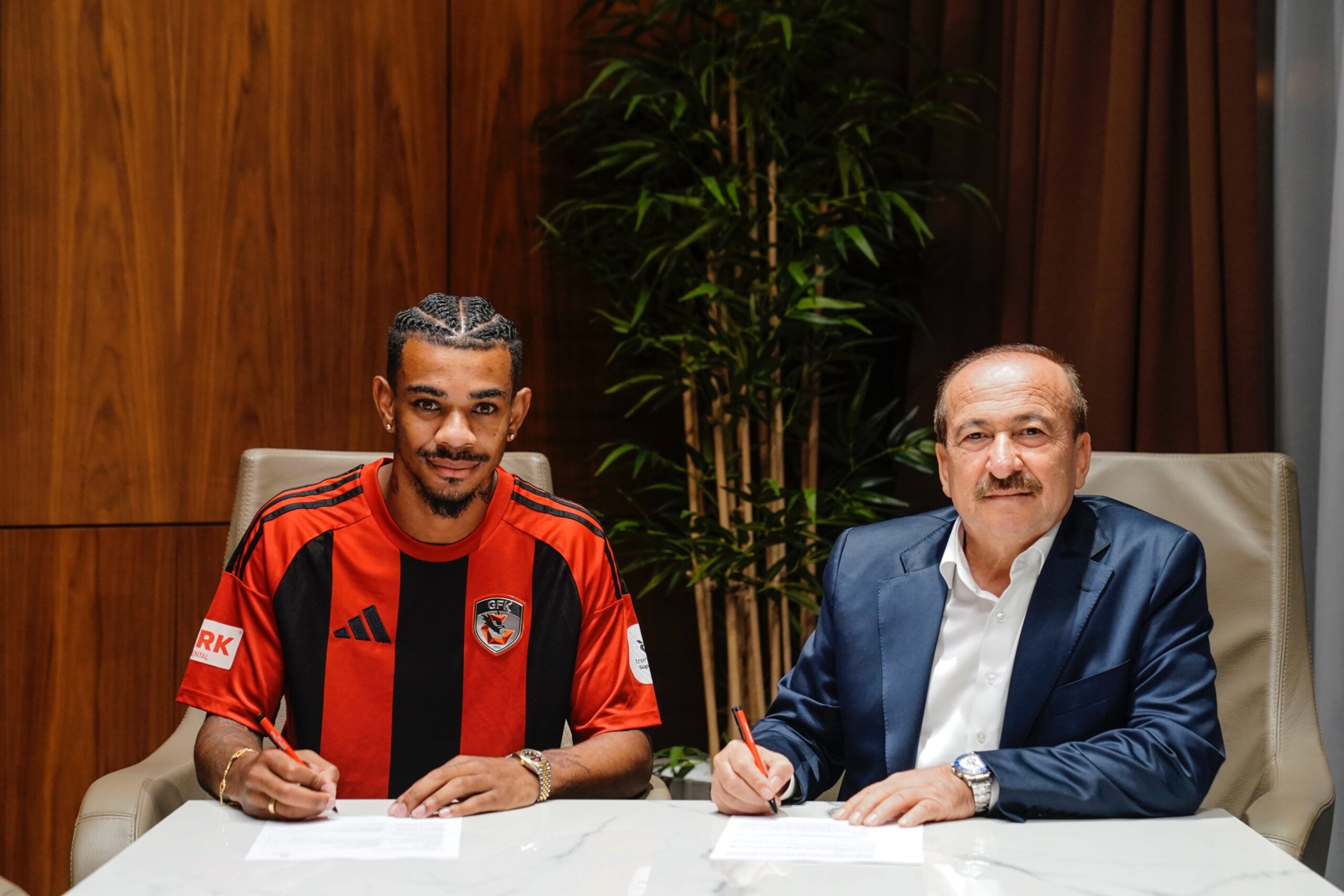 Gaziantep FK, Bacuna’yı renklerine bağladı Gaziantep FK, Bacuna’yı renklerine bağladı