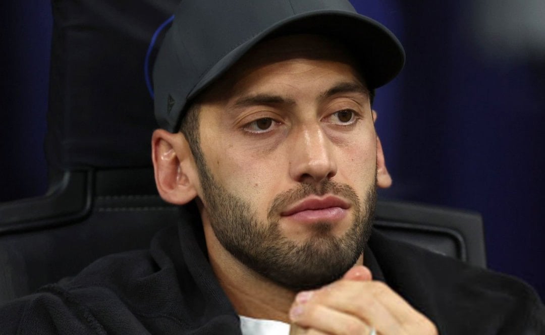 Hakan Çalhanoğlu’nun Fenerbahçe’den istediği maaş belli oldu Hakan Çalhanoğlu’nun Fenerbahçe’den istediği maaş belli oldu