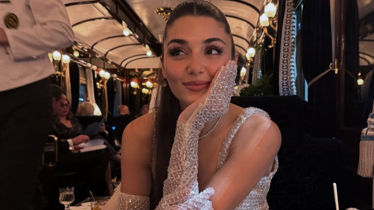 Hande Erçel ile Hakan Sabancı soluğu Yunan’da aldı Hande Erçel ile Hakan Sabancı soluğu Yunan’da aldı