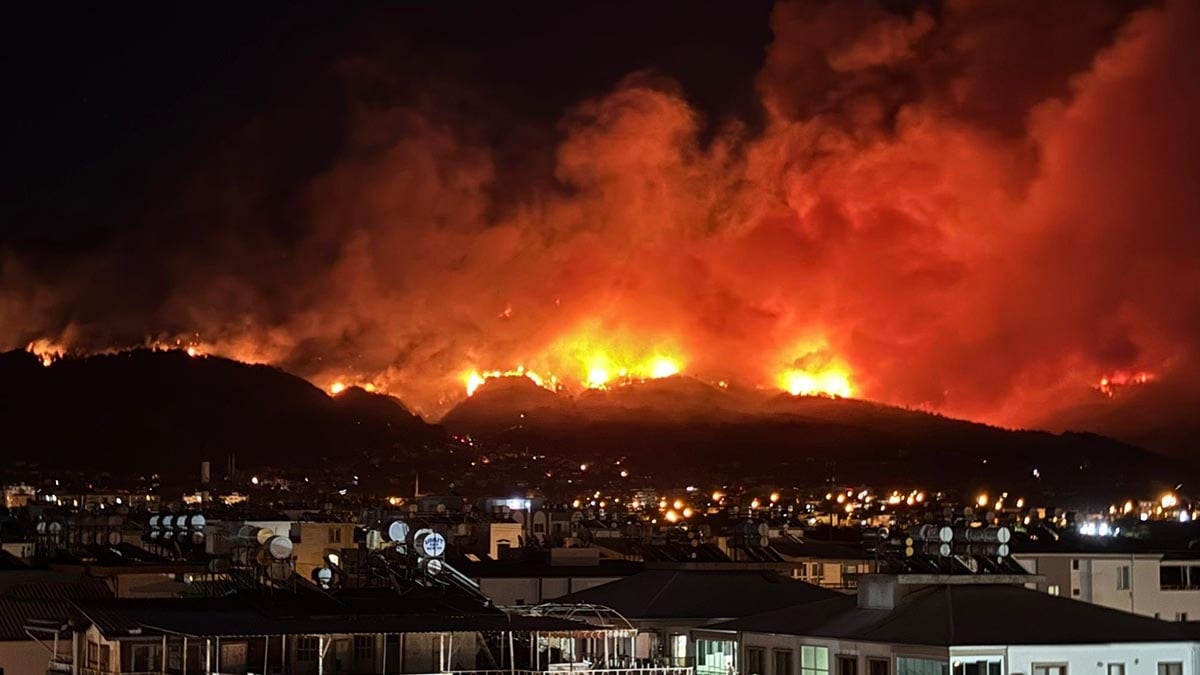 Hatay’da yangın büyüyor Hatay’da yangın büyüyor