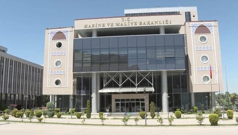 Hazine iki ihalede yaklaşık 97,2 milyar lira borçlandı Hazine iki ihalede yaklaşık 97,2 milyar lira borçlandı