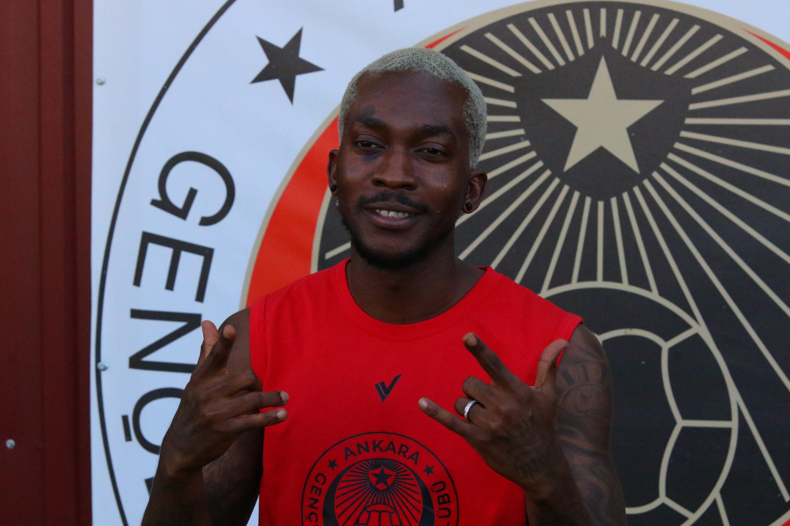 Henry Onyekuru: Futbola tekrar dönebilmek için Gençlerbirliği’ni tercih ettim Henry Onyekuru: Futbola tekrar dönebilmek için Gençlerbirliği’ni tercih ettim