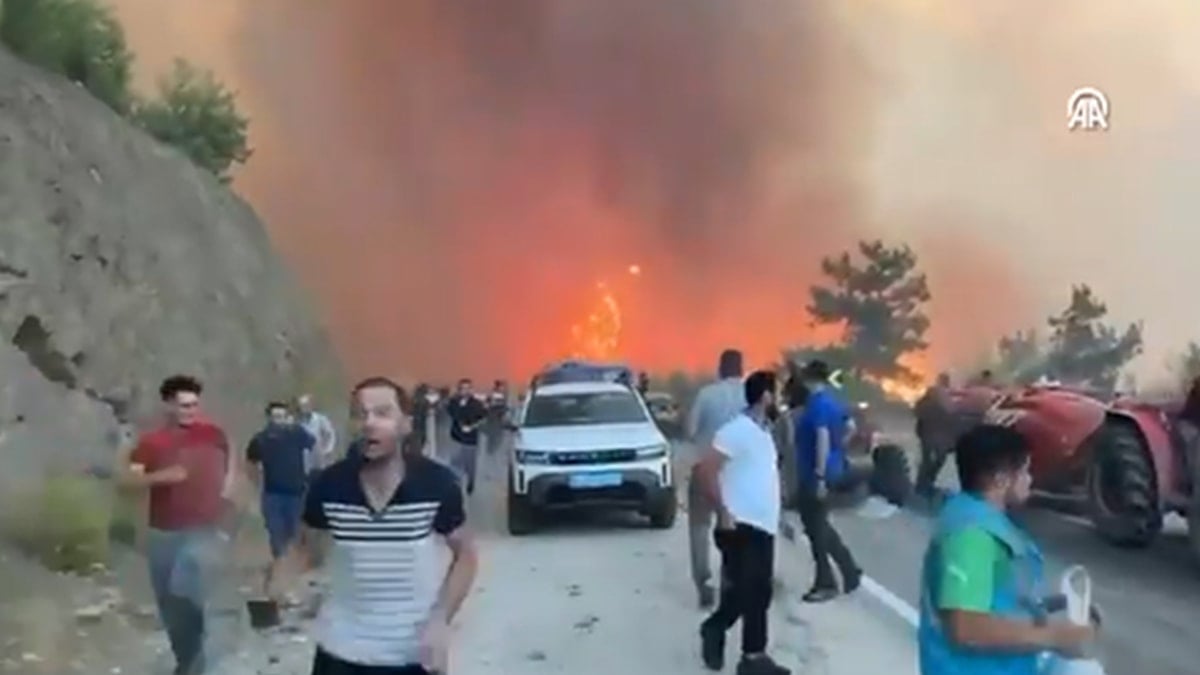 Herkes bu soruyu soruyor: Gece görüşlü yangın helikopterleri nerede? Herkes bu soruyu soruyor: Gece görüşlü yangın helikopterleri nerede?