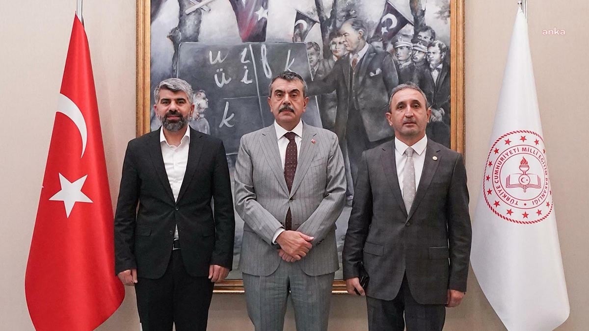 HÜDA PAR’dan Bakan Yusuf Tekin’e ziyaret HÜDA PAR’dan Bakan Yusuf Tekin’e ziyaret