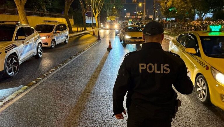 “Huzur İstanbul” uygulamasında 1011 kişi gözaltına alındı “Huzur İstanbul” uygulamasında 1011 kişi gözaltına alındı