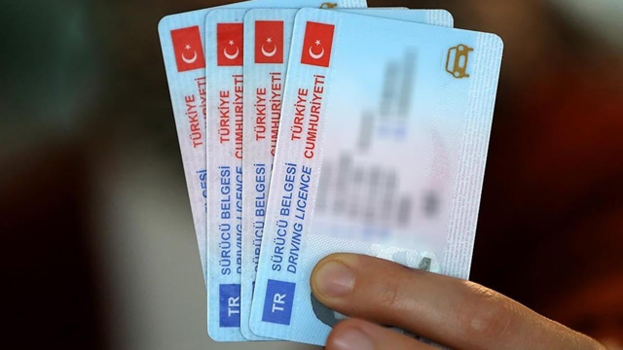 İçişleri Bakanlığı’ndan B sınıfı ehliyet uyarısı: 10 gün içinde başvurmayan hakkını kaybedecek İçişleri Bakanlığı’ndan B sınıfı ehliyet uyarısı: 10 gün içinde başvurmayan hakkını kaybedecek