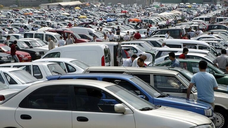 İkinci el otomobil satıcıları bayram etti İkinci el otomobil satıcıları bayram etti
