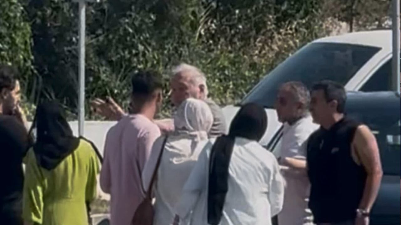 İlber Ortaylı kaza geçirdi: Birbirine giren şoförleri güçlükle ayırdı İlber Ortaylı kaza geçirdi: Birbirine giren şoförleri güçlükle ayırdı