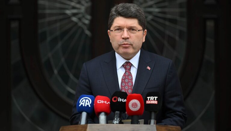 İmralı heyeti Adalet Bakanı Tunç’la görüşecek İmralı heyeti Adalet Bakanı Tunç’la görüşecek