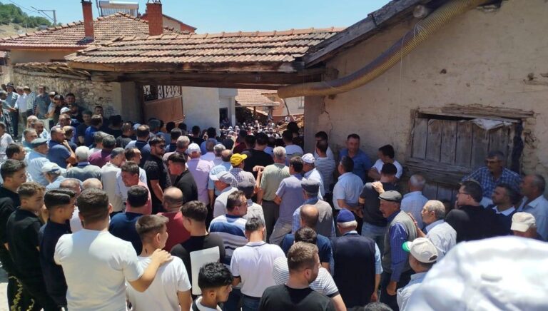 İnşaattan düşen stajyer hayatını kaybetti İnşaattan düşen stajyer hayatını kaybetti