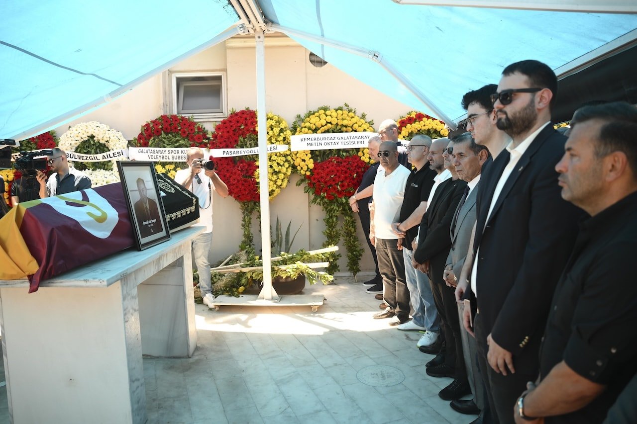 İsmail Sarıkaya son yolculuğuna uğurlandı İsmail Sarıkaya son yolculuğuna uğurlandı
