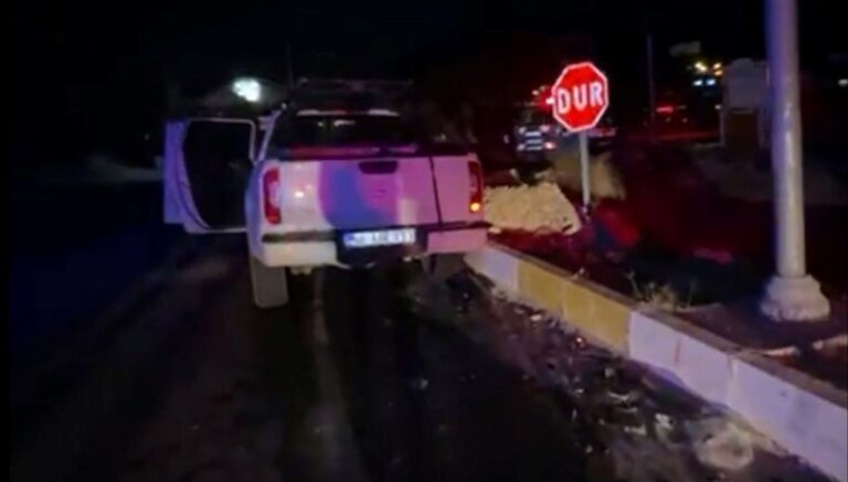İzmir’de kamyonet ile hafif ticari araç çarpıştı: 7 yaralı İzmir’de kamyonet ile hafif ticari araç çarpıştı: 7 yaralı